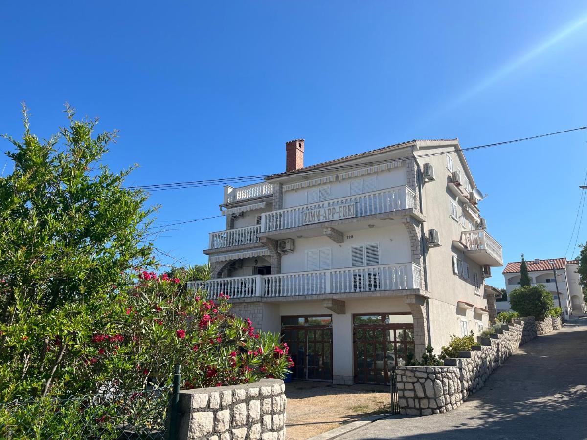 Apartments Vuksan Rab Town Extérieur photo