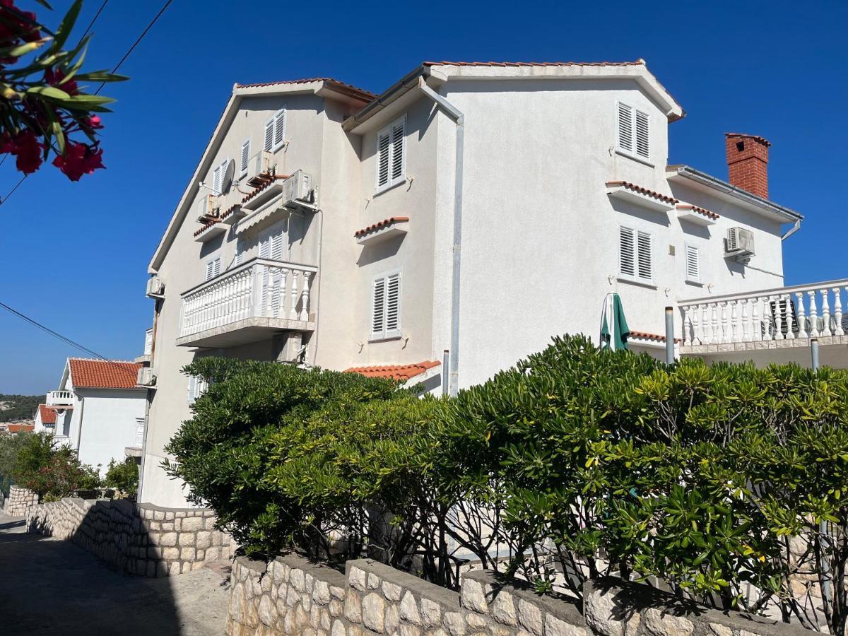 Apartments Vuksan Rab Town Extérieur photo