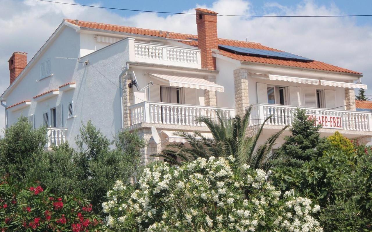 Apartments Vuksan Rab Town Extérieur photo