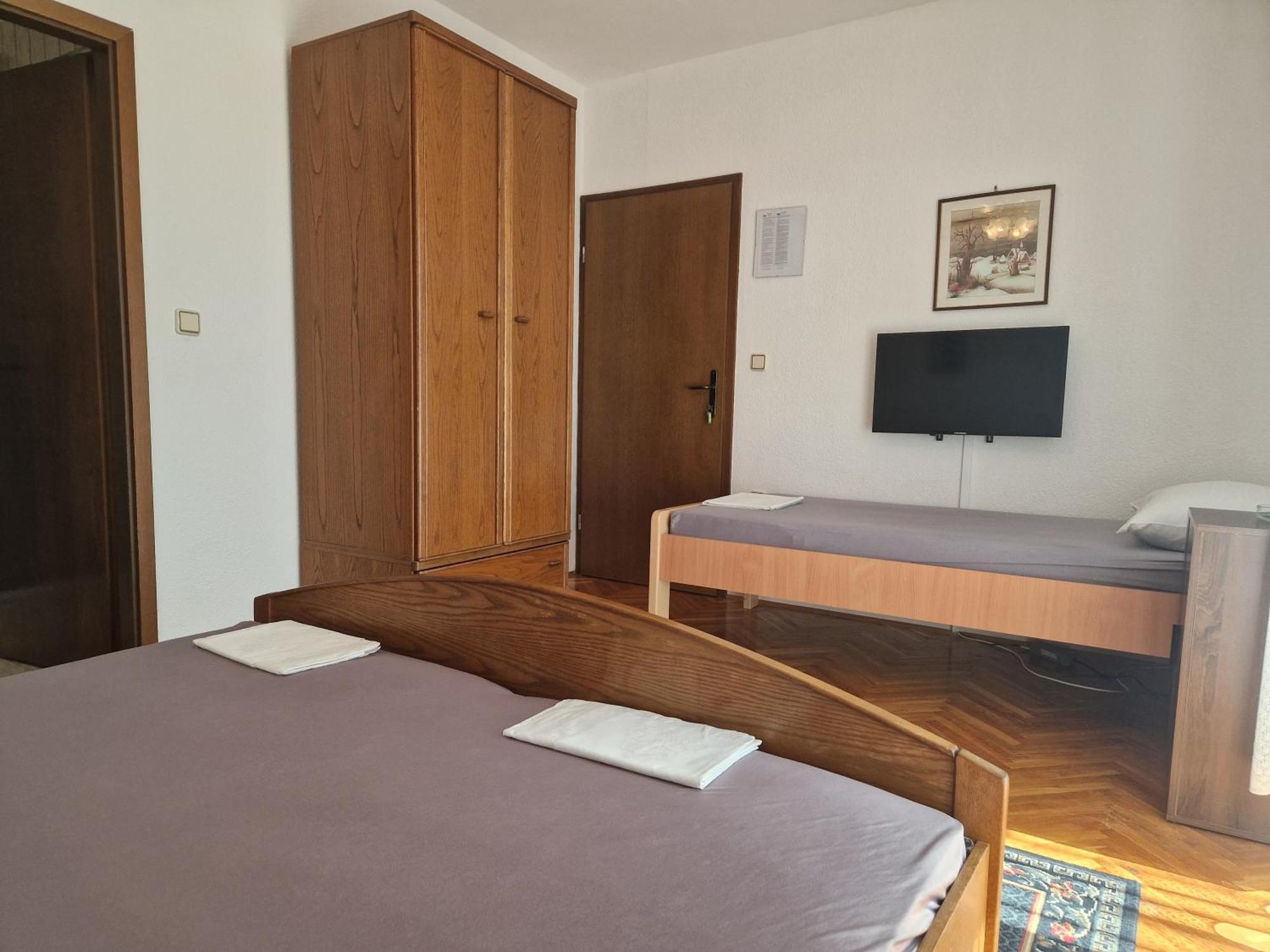 Apartments Vuksan Rab Town Chambre photo